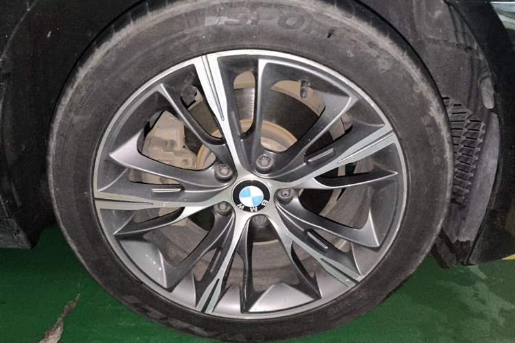 Used BMW 5 Series 2012 520Li Elegant Edition Right Front Wheel Hub