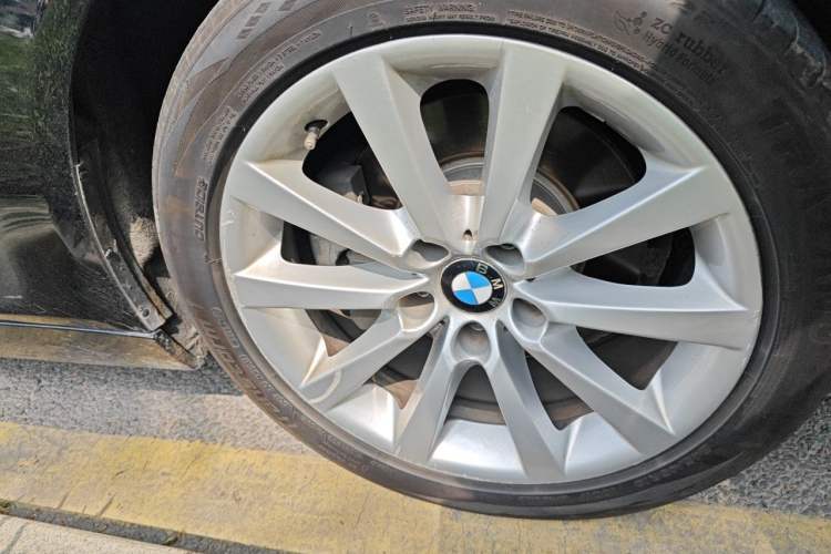Used BMW 5 Series 2012 530Li Leading Model Right Front Wheel Hub