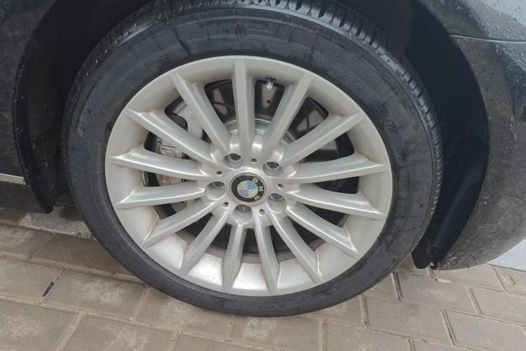 Used BMW 5 Series 2012 535Li Executive Edition Right Front Wheel Hub