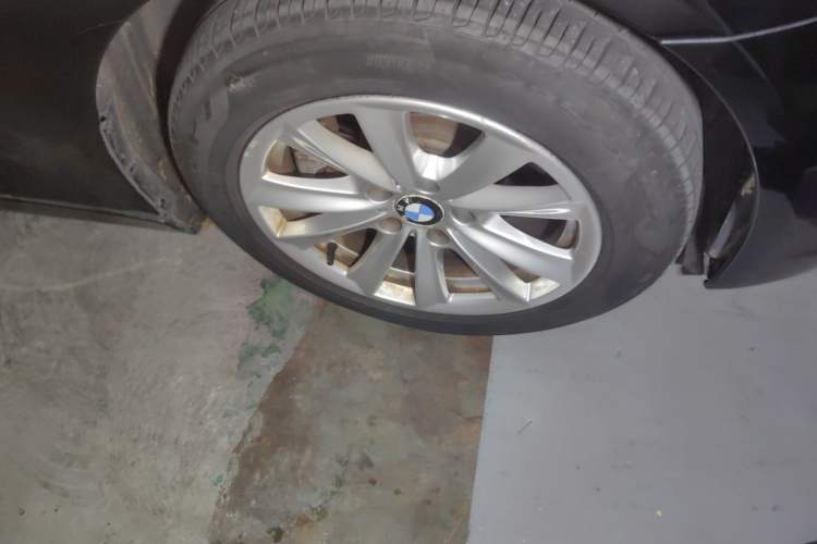 Used BMW 5 Series 2012 523Li Luxury Model Right Front Wheel Hub