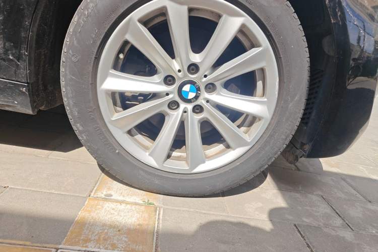 Used BMW 5 Series 2012 523Li Luxury Model Right Front Wheel Hub