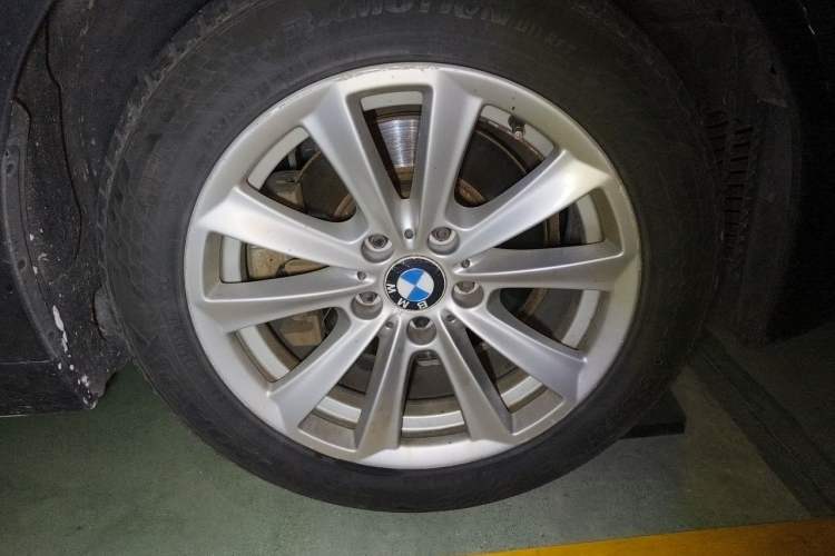 Used BMW 5 Series 2012 523Li Leading Model Right Front Wheel Hub