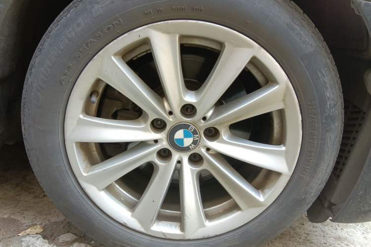 Used BMW 5 Series 2012 523Li Luxury Model Right Front Wheel Hub