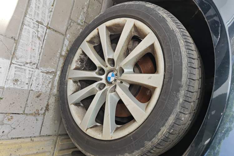 Used BMW 5 Series 2012 530Li Leading Model Right Front Wheel Hub