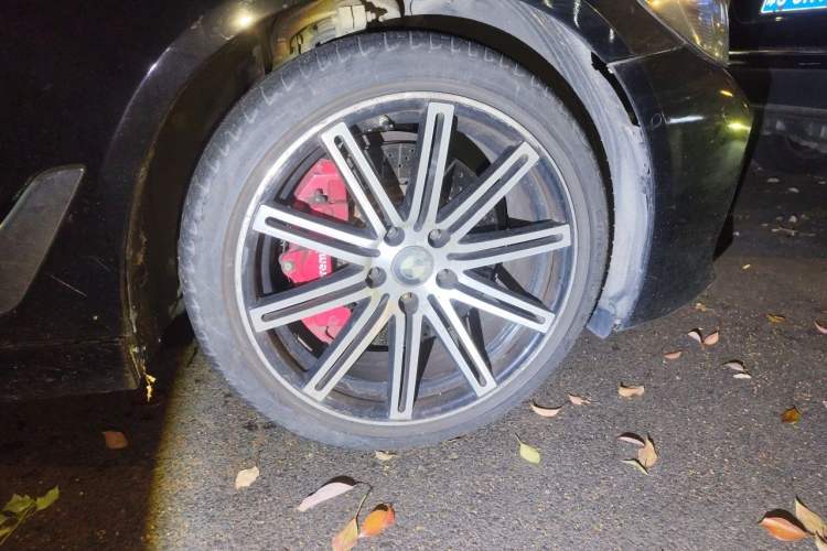 Used BMW 5 Series 2012 530i Sport Touring Right Front Wheel Hub
