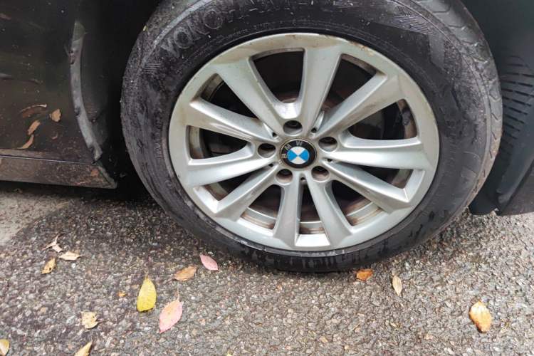 Used BMW 5 Series 2012 523Li Luxury Model Right Front Wheel Hub