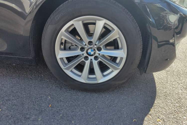 Used BMW 5 Series 2012 523Li Luxury Model Right Front Wheel Hub