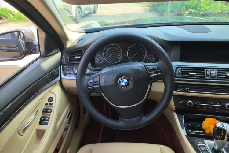 Used BMW 5 Series 2012 530Li Leading Model Steering Wheel