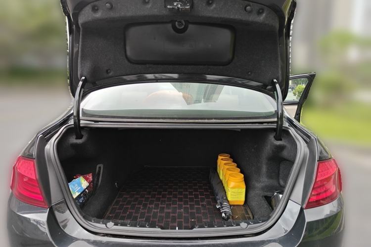 Used BMW 5 Series 2012 530Li Leading Model Trunk