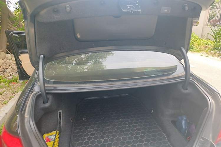 Used BMW 5 Series 2012 523Li Leading Model Trunk