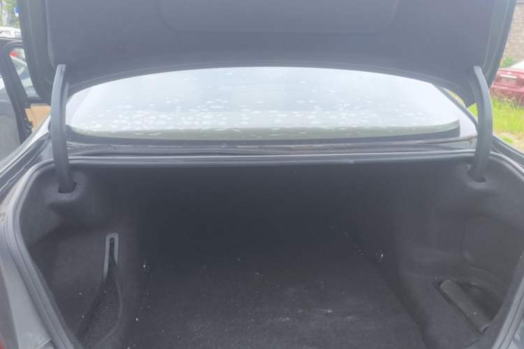 Used BMW 5 Series 2012 523Li Leading Model Trunk