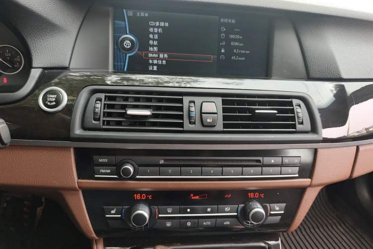 Used BMW 5 Series 2012 530i Sport Touring Audio And AC Panel