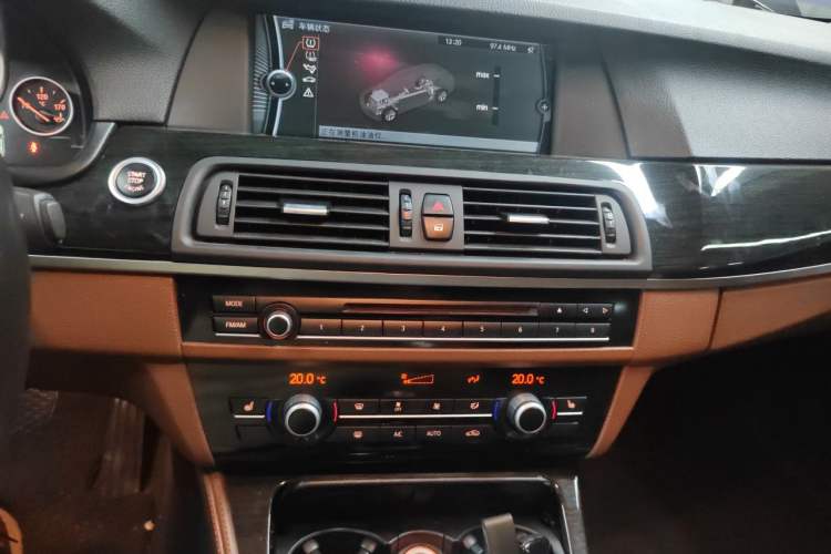 Used BMW 5 Series 2012 530i Sport Touring Audio And AC Panel