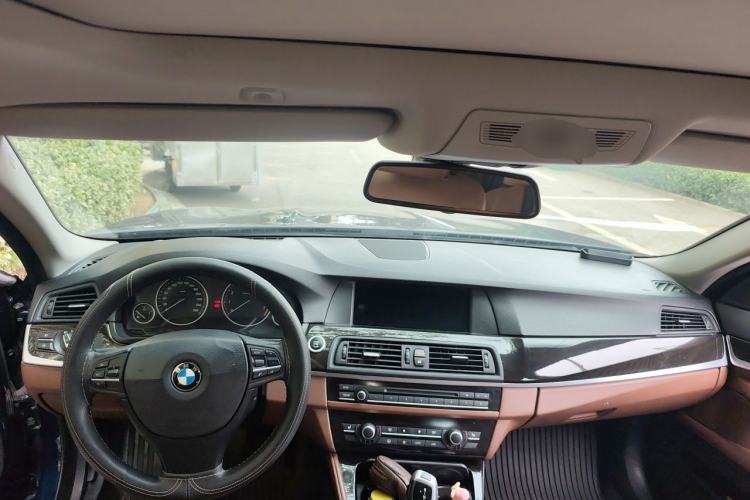 Used BMW 5 Series 2012 530i Sport Touring Center Console
