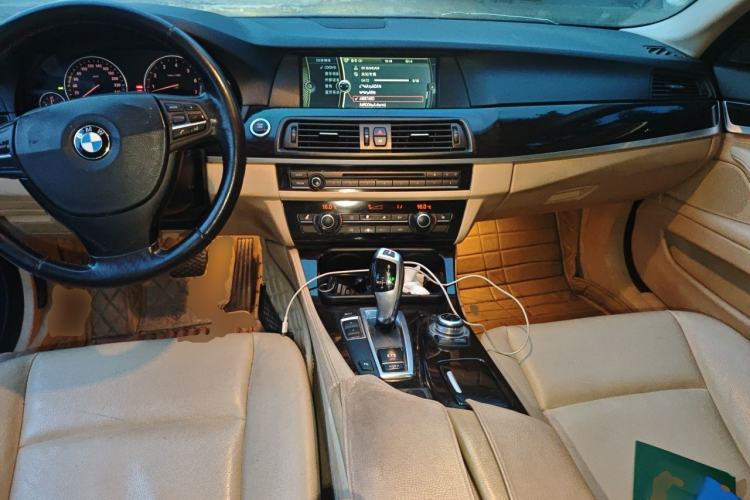 Used BMW 5 Series 2012 530i Sport Touring Center Console