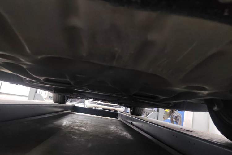 Used BMW 5 Series 2012 530i Sport Touring Chassis Front