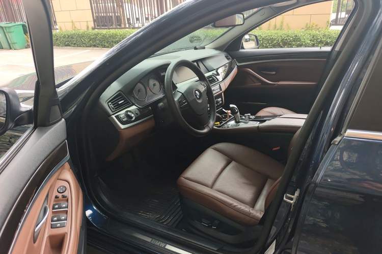 Used BMW 5 Series 2012 530i Sport Touring Driver Seat