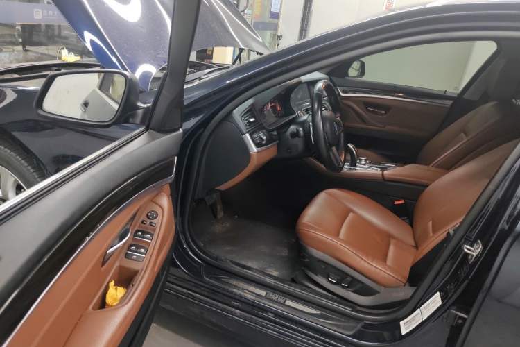 Used BMW 5 Series 2012 530i Sport Touring Driver Seat