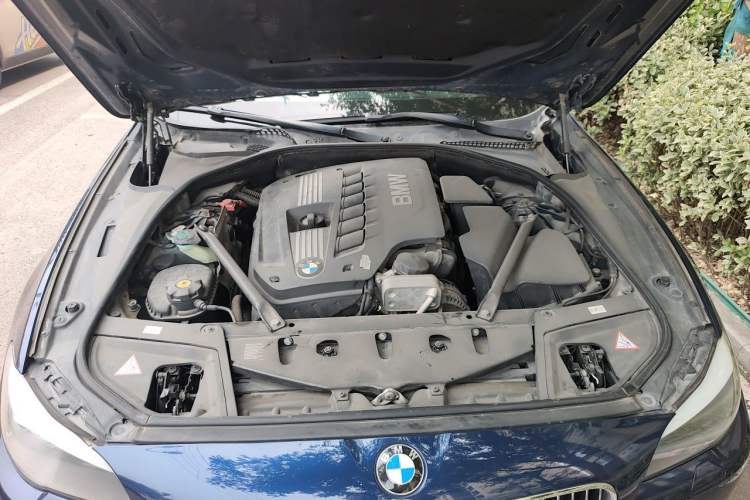 Used BMW 5 Series 2012 530i Sport Touring Engine Bay