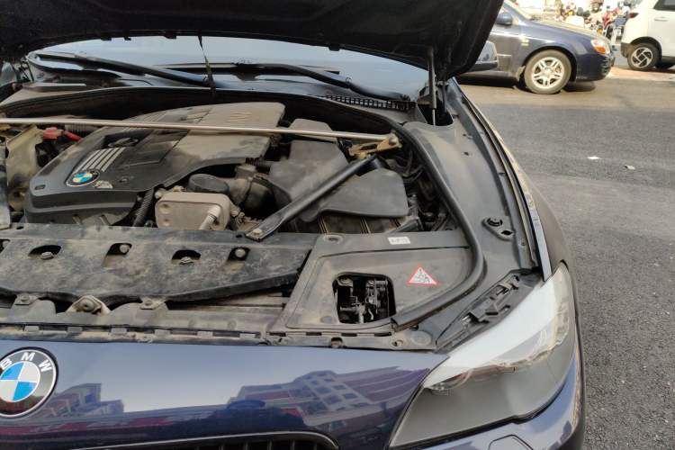 Used BMW 5 Series 2012 530i Sport Touring Engine Bay Left