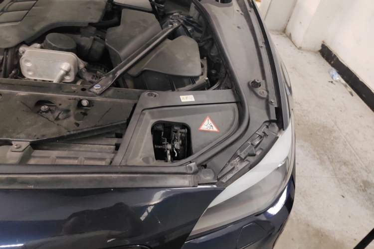 Used BMW 5 Series 2012 530i Sport Touring Engine Bay Left