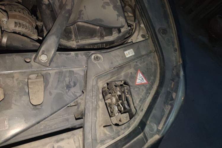 Used BMW 5 Series 2012 530i Sport Touring Engine Bay Left