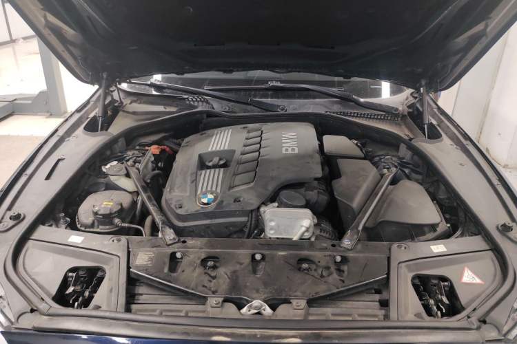 Used BMW 5 Series 2012 530i Sport Touring Engine Bay