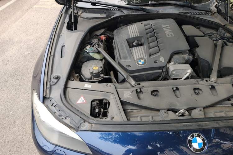 Used BMW 5 Series 2012 530i Sport Touring Engine Bay Right