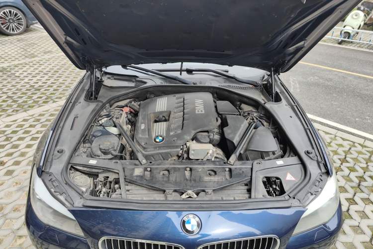 Used BMW 5 Series 2012 530i Sport Touring Engine Bay