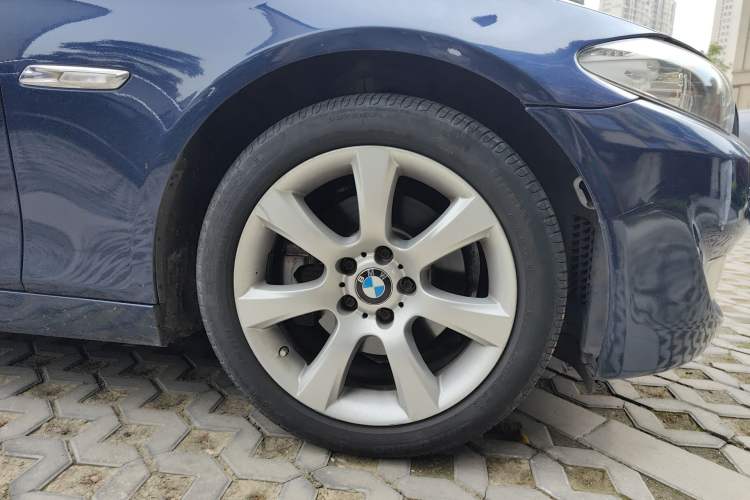 Used BMW 5 Series 2012 530i Sport Touring Right Front Wheel Hub