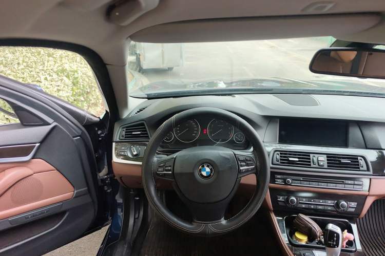 Used BMW 5 Series 2012 530i Sport Touring Steering Wheel