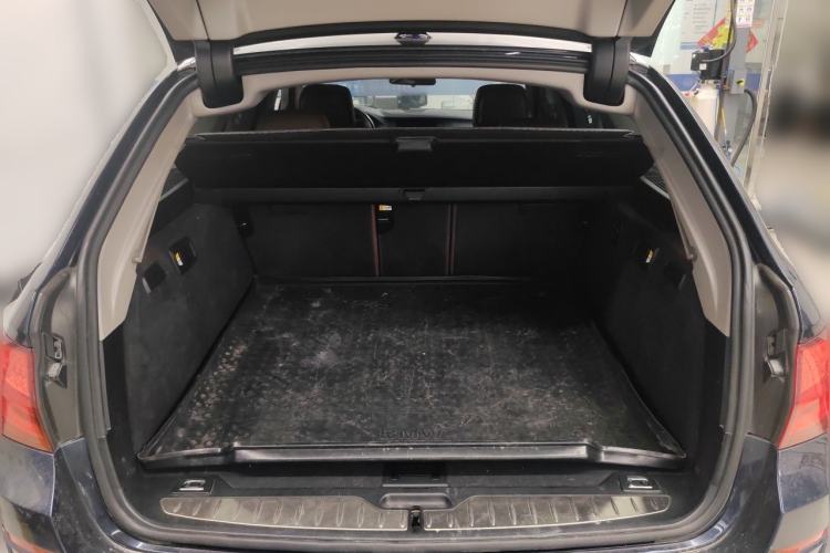 Used BMW 5 Series 2012 530i Sport Touring Trunk