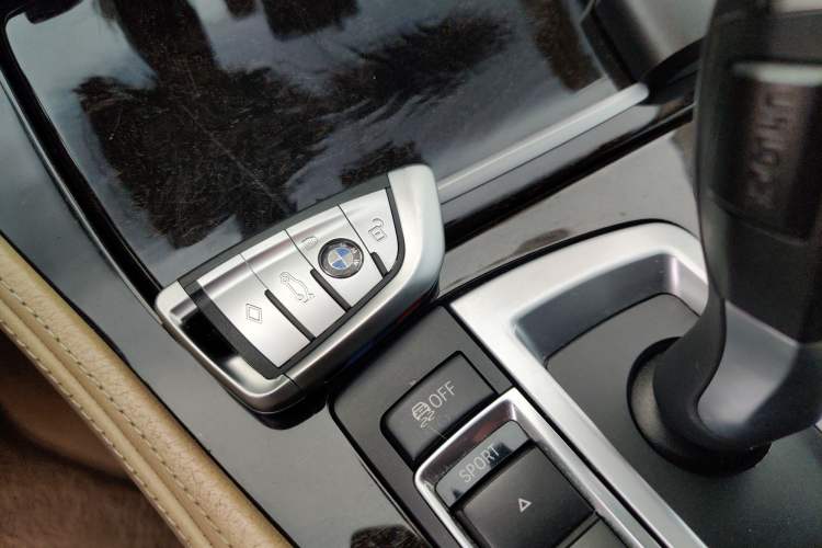 Used BMW 5 Series 2012 530i Sport Touring Vehicle Key
