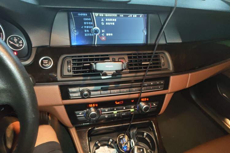 Used BMW 5 Series 2012 530i Sport Touring Audio And AC Panel