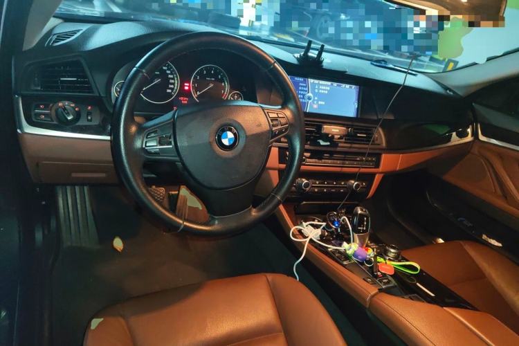 Used BMW 5 Series 2012 530i Sport Touring Center Console