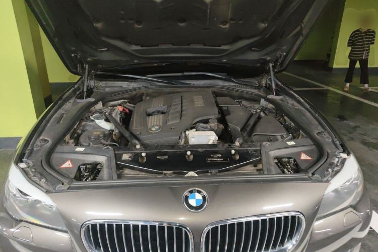 Used BMW 5 Series 2012 530i Sport Touring Engine Bay