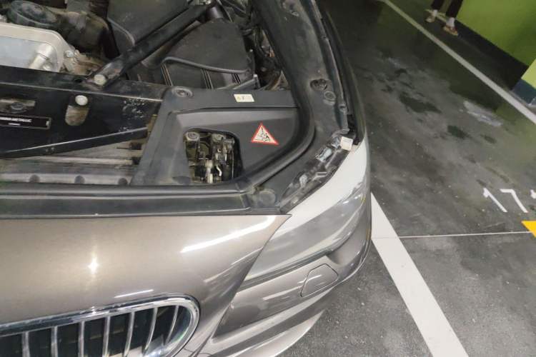 Used BMW 5 Series 2012 530i Sport Touring Engine Bay Left