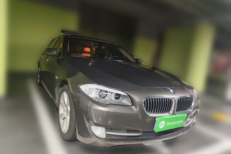 Used BMW 5 Series 2012 530i Sport Touring Front Right 45 Deg
