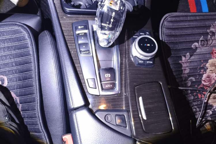 Used BMW 5 Series 2012 530Li Luxury Model Gear Lever