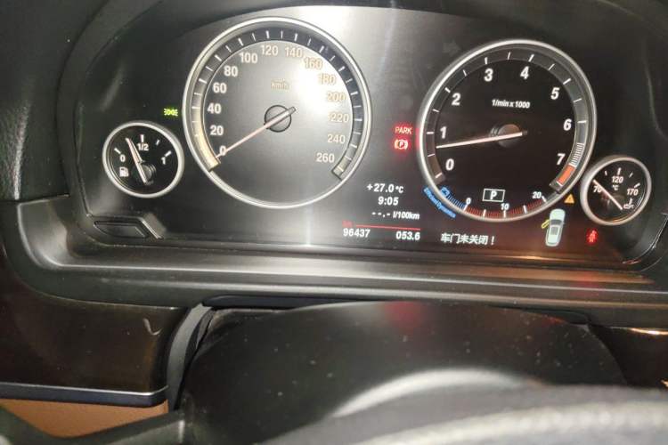 Used BMW 5 Series 2012 530i Sport Touring Odometer Close Up