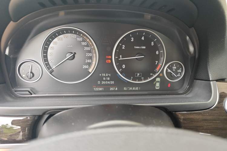 Used BMW 5 Series 2012 530Li Leading Model Odometer Close Up