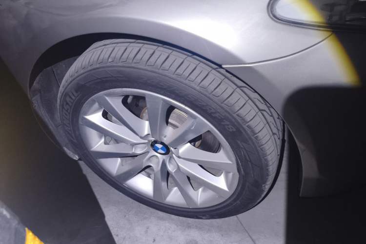 Used BMW 5 Series 2012 530Li Luxury Model Right Front Wheel Hub