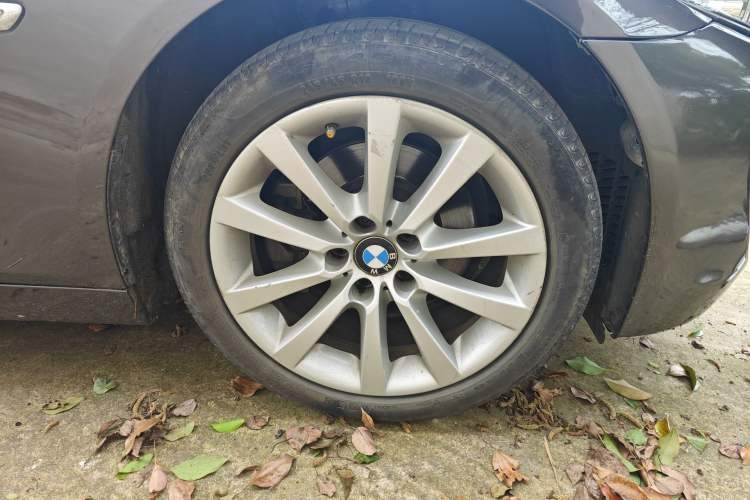 Used BMW 5 Series 2012 530Li Leading Model Right Front Wheel Hub