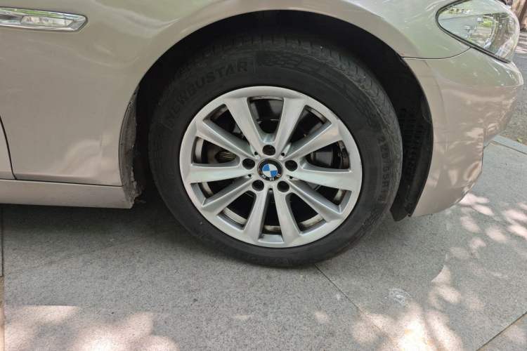 Used BMW 5 Series 2012 520Li Elegant Edition Right Front Wheel Hub