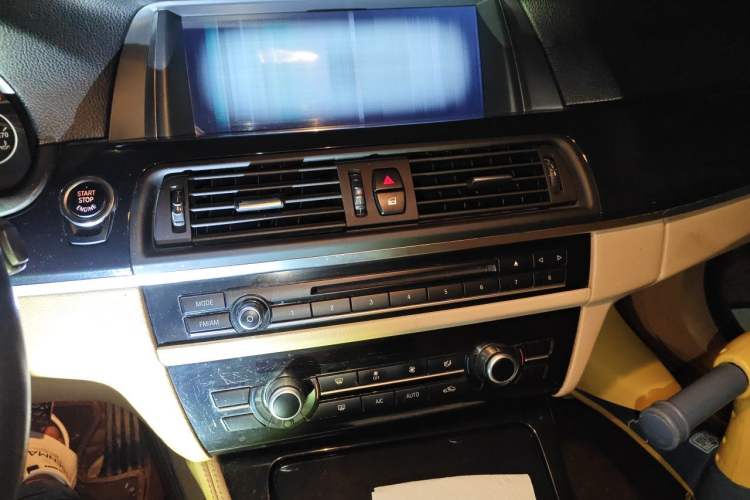 Used BMW 5 Series 2012 520Li Elegant Edition Audio And AC Panel