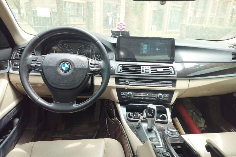 Used BMW 5 Series 2012 523Li Leading Model Center Console