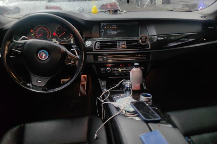 Used BMW 5 Series 2012 530i Sport Touring Center Console
