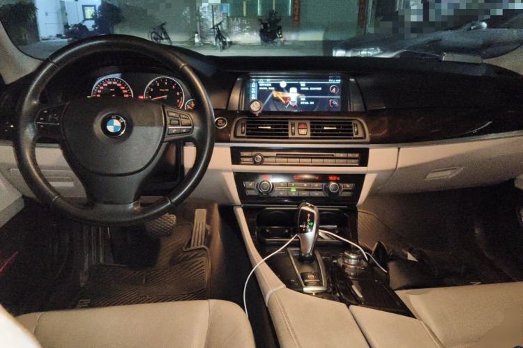 Used BMW 5 Series 2012 523Li Leading Model Center Console