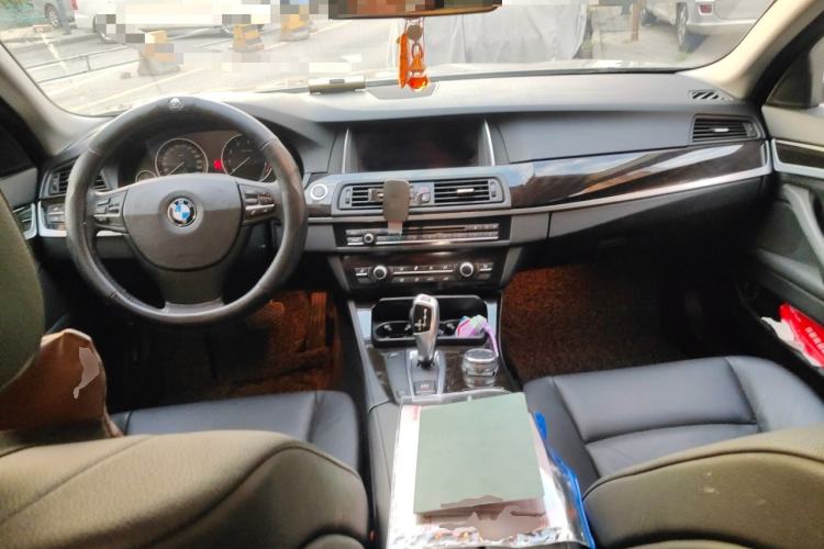 Used BMW 5 Series 2012 523Li Luxury Model Center Console