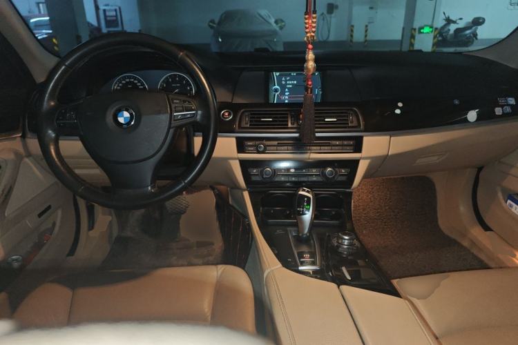 Used BMW 5 Series 2012 523Li Leading Model Center Console